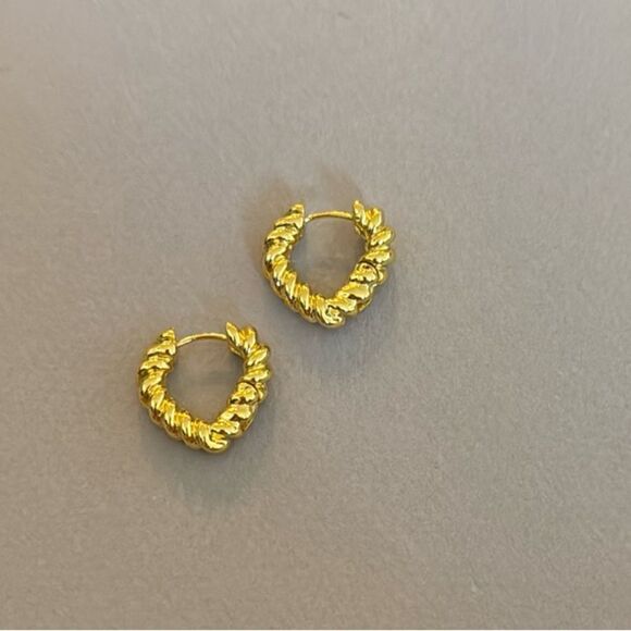 Gold Twisted Hoop Earrings M426 - Picture 3 of 3